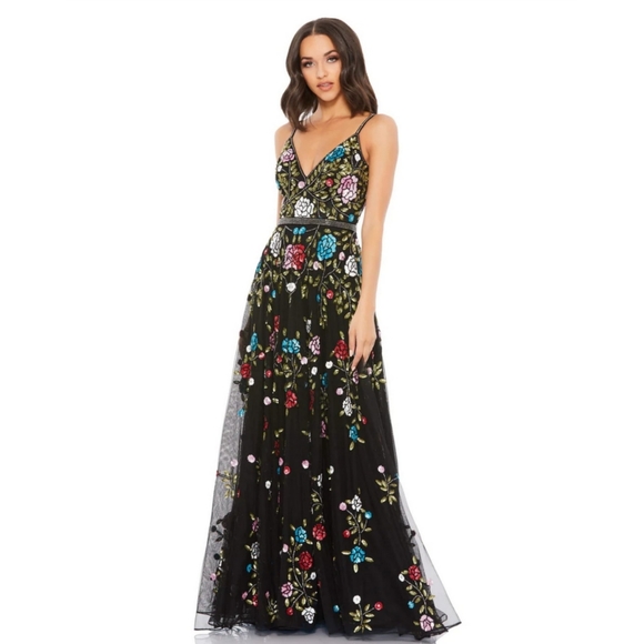 Mac Duggal Dresses & Skirts - MAC DUGGAL size 8 EMBELLISHED FLORAL SEQUINED GOWN Dress
